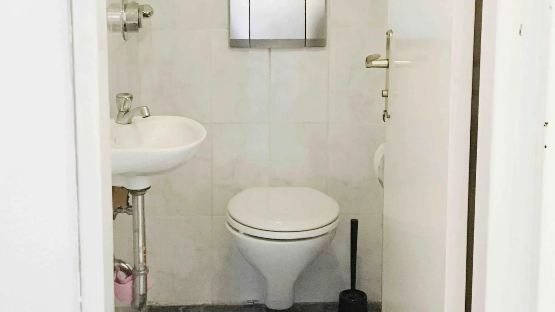 Check-In Stuttgart Central 4-Bedroom 100M2 Apartment